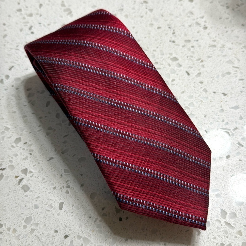 Enro Platinum Red/Blue striped silk tie Men’s length 62.5” ombré‎ stripe